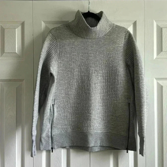 Women’s All In Motion Quilted Pullover Sweatshirt size M - Picture 1 of 5